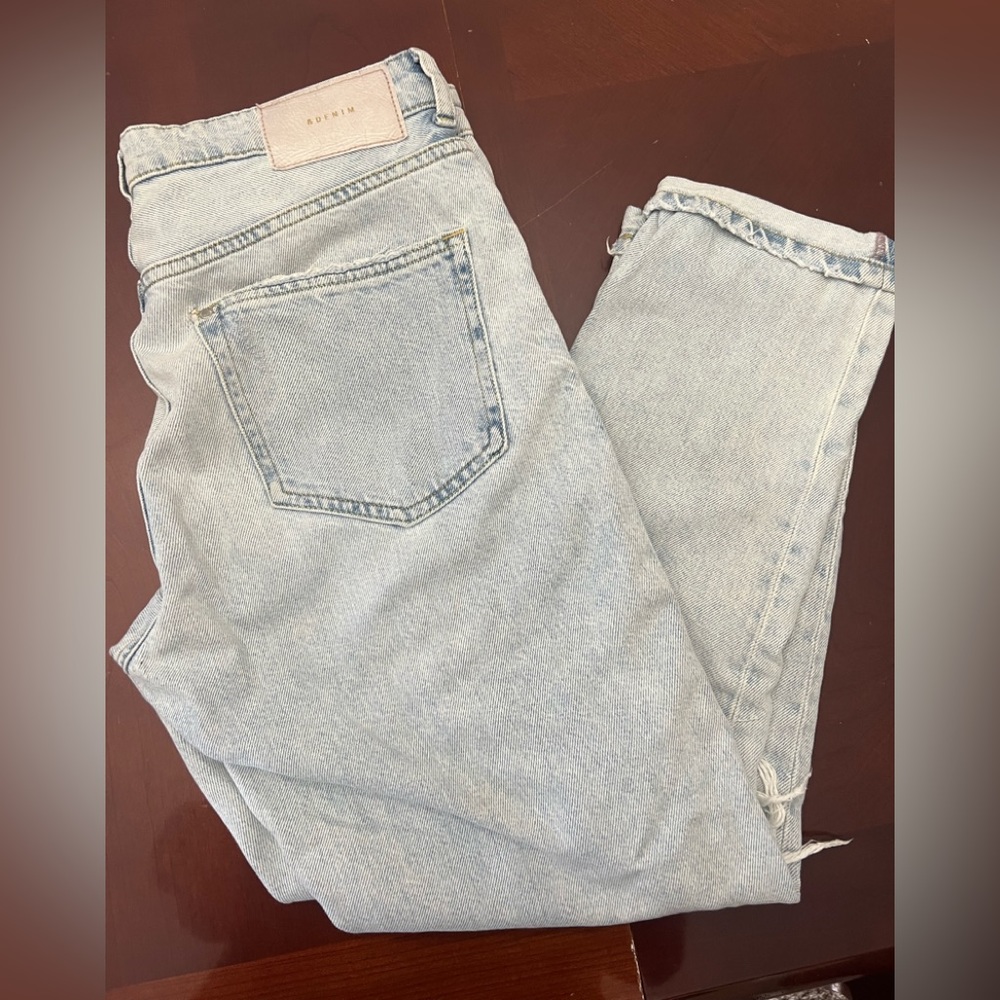 Light Blue Distressed Boyfriend Style H&M Jeans // size 6